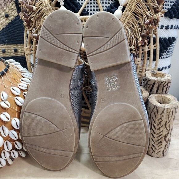 Miz Mooz Women's 10.5-11 WIDE /42 Darcie Pewter Sandal Leather Zip Textured Stud - Picture 8 of 13